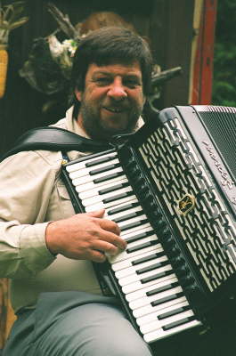 Robert Stuppan mit Akkordeon 1